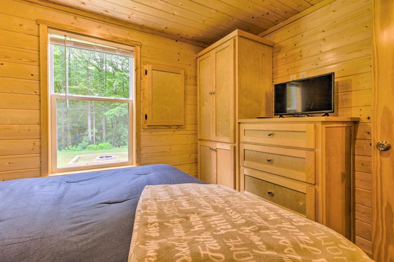 Quaint Mtn Cabin Tiny Living Near Big Adventure ブレバード エクステリア 写真