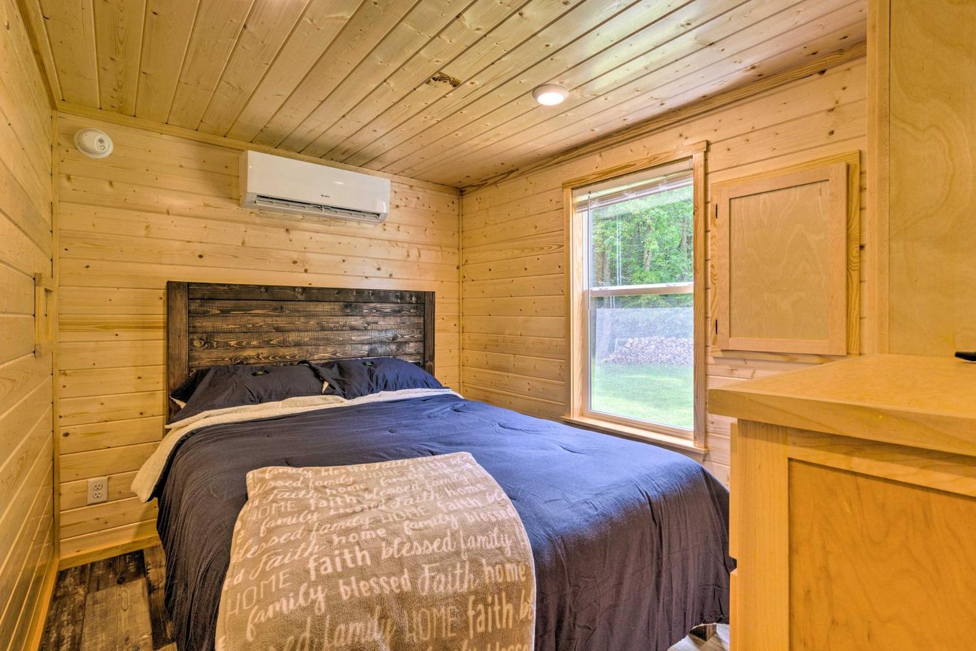 Quaint Mtn Cabin Tiny Living Near Big Adventure ブレバード エクステリア 写真